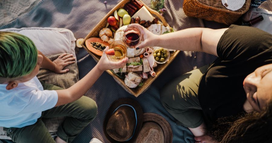 6 món ăn vặt khi đi du lịch phải có trong balo | Kha Gồ